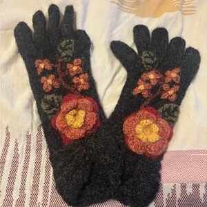 Floral Embroidered Wool Gloves